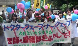 パレード先頭をきりました